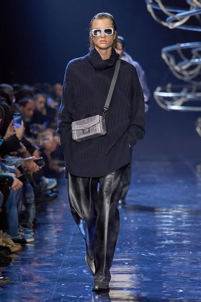 Look 34